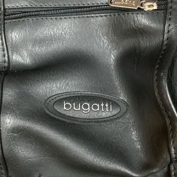 Bugatti Expandable Executive Carrying Case w/ handles/adjustable shoulder strap - Picture 3 of 17